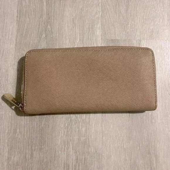 MICHAEL KORS Saffiano Leather Wallet - Picture 2 of 9